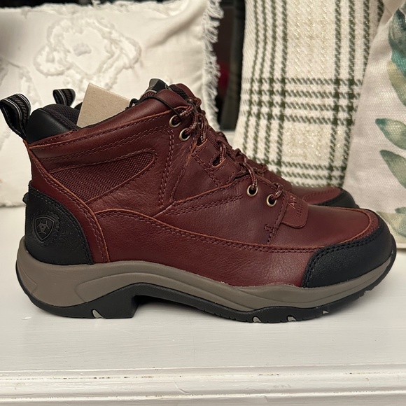 NWT Women's Ariat Terrain Boots: Size 7.5 - Picture 6 of 12